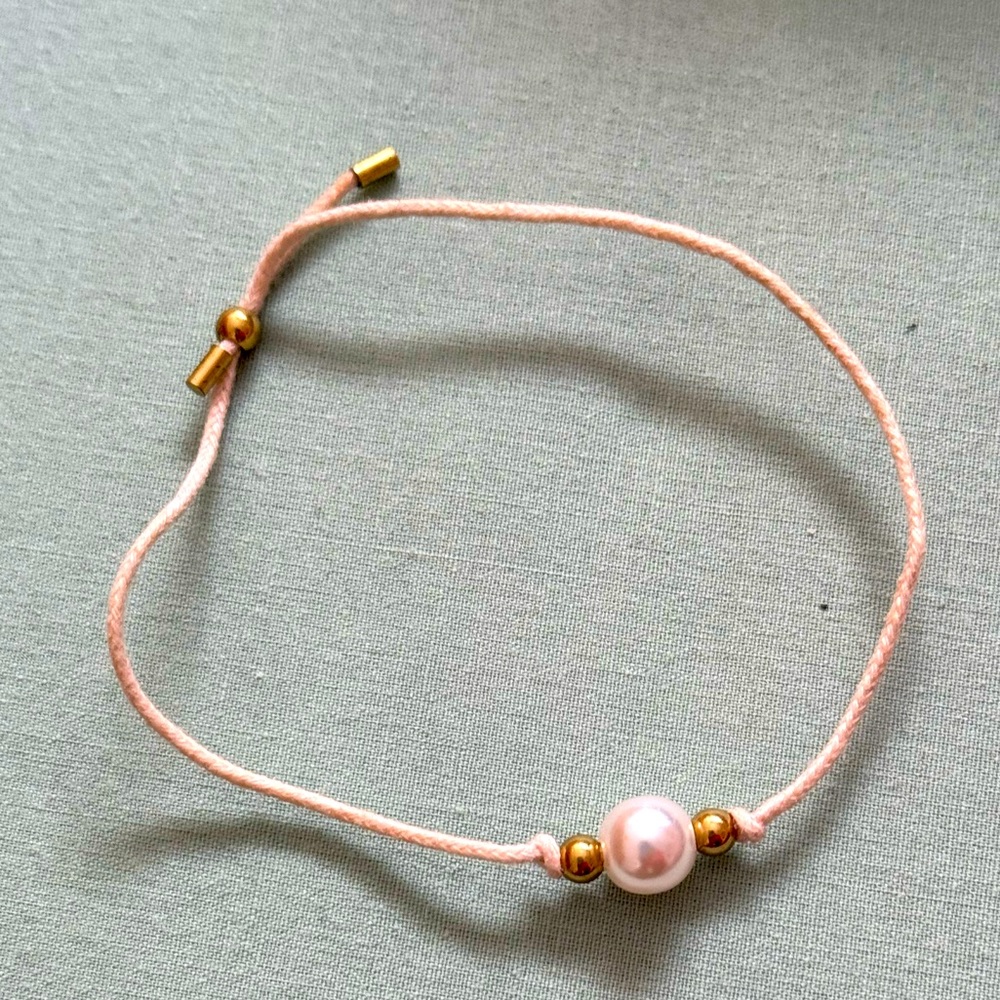 White pearl with pink string bracelet
